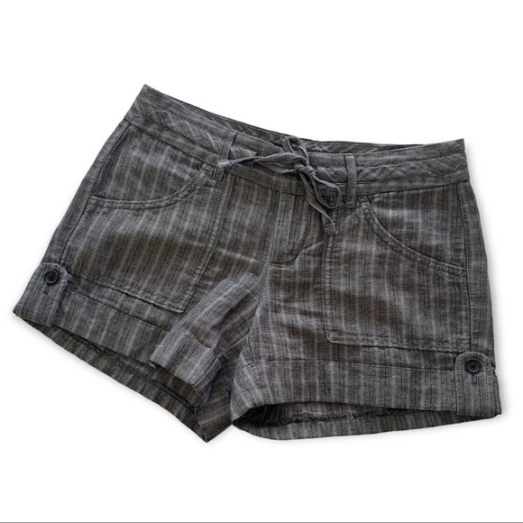 Banana Republic Pants - 3. Banana Republic Low Rise Gray Striped Cuffed Shorts! Size 4P!